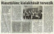 többek között